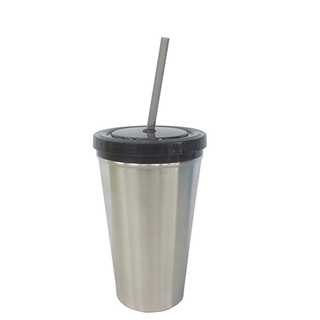 Taza del acero inoxidable o del plástico con la paja